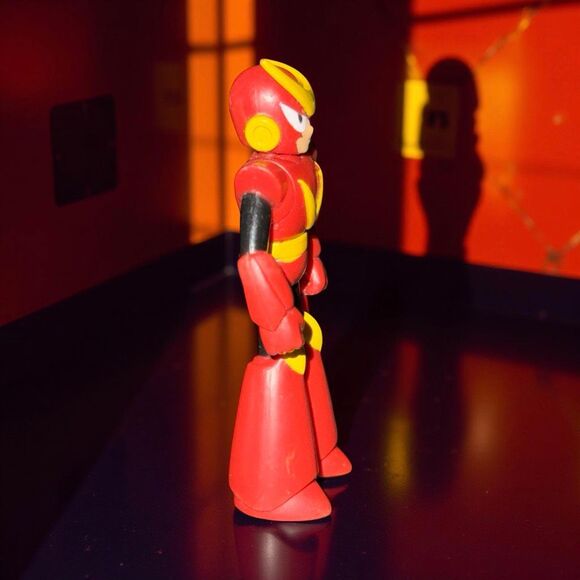 2004 Capcom Jazwares Mega Man Quickman Figure 3" PVC A37 - Picture 2 of 5